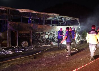 Burdur’da zincirleme kaza, Denizli’de otobüs bariyerlere çarptı: 12 ölü, 44 yaralı