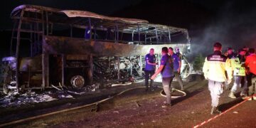 Burdur’da zincirleme kaza, Denizli’de otobüs bariyerlere çarptı: 12 ölü, 44 yaralı