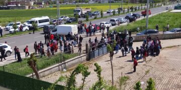 Amed’de okul önünde silah sesleri panik yarattı: Okul tahliye edildi