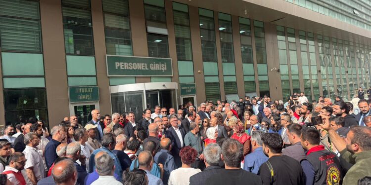 Tahliye kararı: BİRTEK-SEN Genel Başkanı Mehmet Türkmen beraat etti