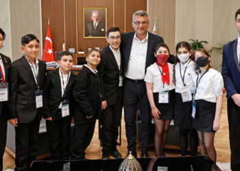 Lösemiyi yenen 8 çocuk KKTC’ye umut taşıdı! Kampüs duvarına kazınan o mesaj duygulandırdı