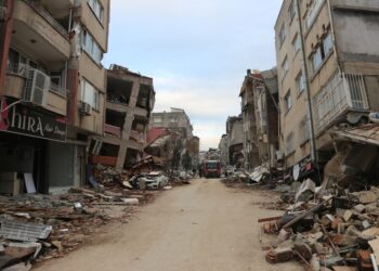 Depremde 16 kişi hayatını kaybetmişti: Barış Sitesi davası görüldü