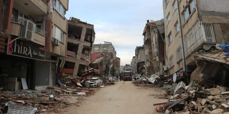 Depremde 16 kişi hayatını kaybetmişti: Barış Sitesi davası görüldü