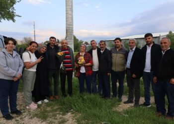 Tahliye olan 31 yıllık tutsak Akbaş çiçeklerle karşılandı