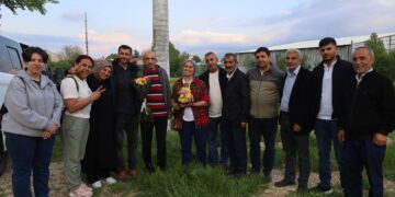 Tahliye olan 31 yıllık tutsak Akbaş çiçeklerle karşılandı