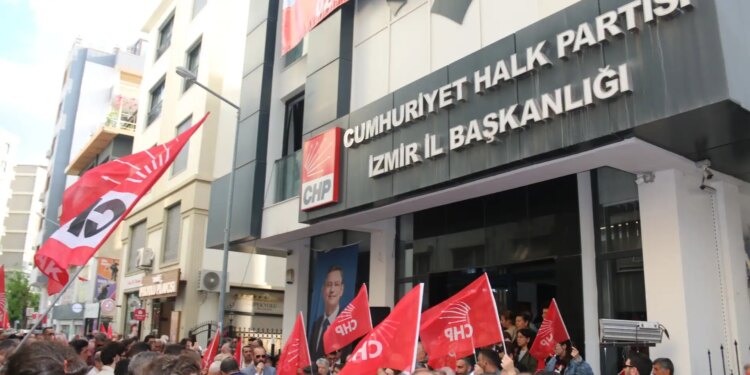 Adana, İzmir, Rize ve İstanbul’da CHP’ye destek eylemleri