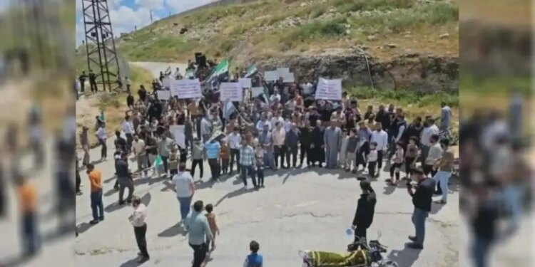Halep’in Bab kırsalında Türkiye’ye ait askeri üs protesto edildi
