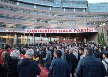CHP Genel Merkezi önüne çok sayıda polis sevk edildi