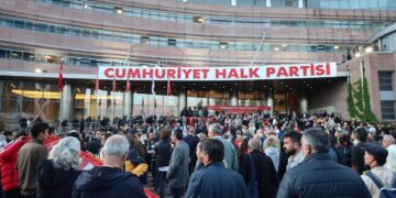 CHP Genel Merkezi önüne çok sayıda polis sevk edildi