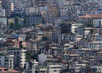 İBB ve 39 ilçe belediyesi Kürtçe hizmet sunmuyor