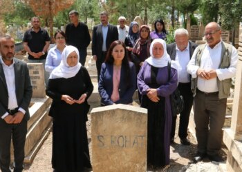 Birçok kentte mezarlıklar ziyaret edildi