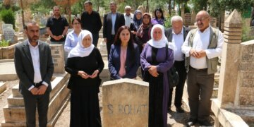 Birçok kentte mezarlıklar ziyaret edildi