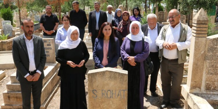 Birçok kentte mezarlıklar ziyaret edildi