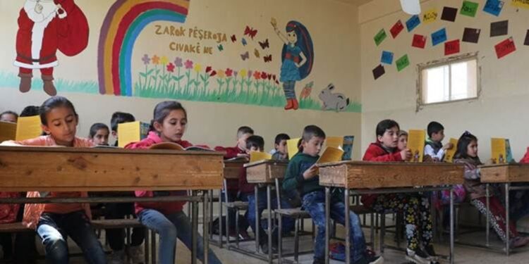 Rojava’da 1 milyondan fazla çocuk anadilinde eğitim aldı