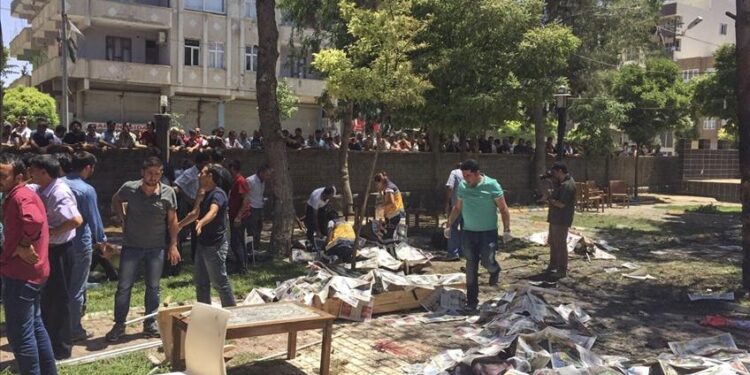 Pirsûs davasında mahkemeye tepki göstermişlerdi: İki kişiye ceza