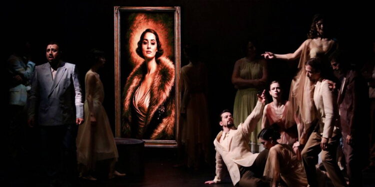 Sabahattin Ali’nin ‘Kürk Mantolu Madonna’sı müzikal drama olarak sahnelendi