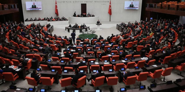 10 Milletvekiline Ait Dokunulmazlık Dosyaları Meclis'e Sunuldu