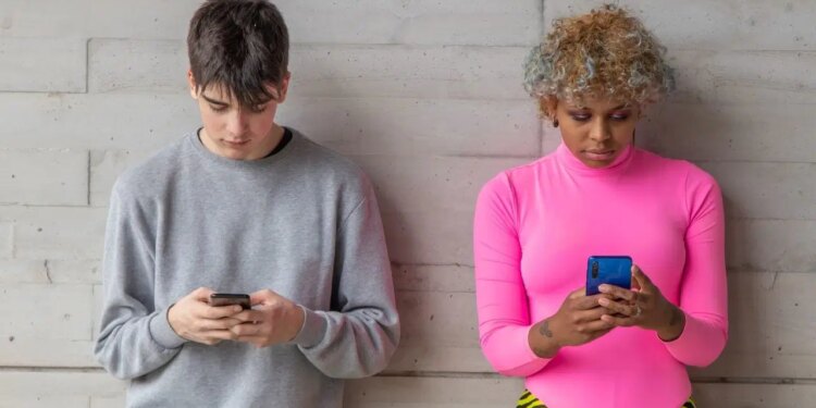 Doğum oranlarındaki düşüşün arkasında akıllı telefonlar mı var? Bilim dünyası ikiye bölündü