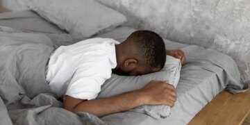 Sağlıklı yaşayalım derken uykunuzdan olmayın: Bilim dünyası sinsi gece düşmanlarını deşifre etti!