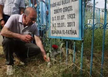 33 yılın ardından tahliye olan Çerçel ailesinin mezarını ziyaret etti
