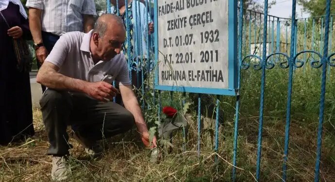 33 yılın ardından tahliye olan Çerçel ailesinin mezarını ziyaret etti
