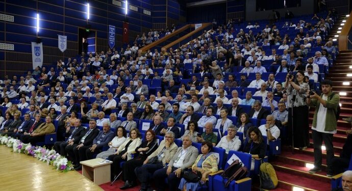 TMMOB Genel Kurulu başladı: Siyasetçiler ortak mücadele çağrısı yaptı