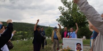 Ethem Sarısülük mezarı başında anıldı
