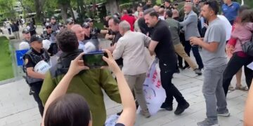 Ankara’da özel sektör öğretmenlerine polis saldırısı: Çok sayıda gözaltı var