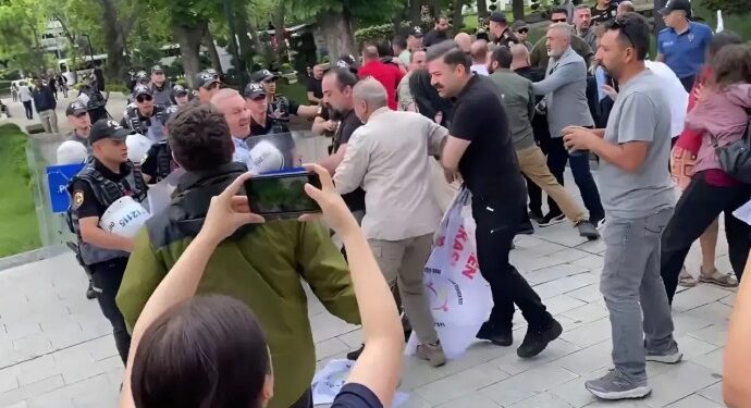Ankara’da özel sektör öğretmenlerine polis saldırısı: Çok sayıda gözaltı var