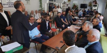Pîrsûs’ta husumetli iki aile barıştı