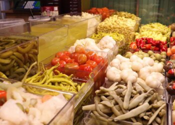 Ne salatalık ne lahana! Eskişehirli esnaftan ezber bozan dört mevsim turşu kuralı