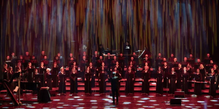 Kuzey ışıkları ve doğanın sesleri ‘AURORA’ konserinde sahneye taşındı