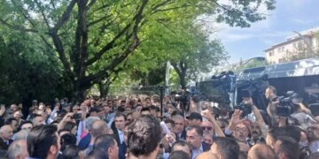 Grup toplantısı için Meclis’e gelen CHP’liler arasında gerginlik: Kılıçdaroğlu toplantıya katılmayacak