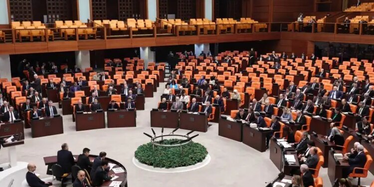 CHP salonu terk etti: Metin Yener yeniden Sayıştay Başkanlığı’na seçildi