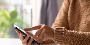 Dijital dünyanın yeni sendromu: Telefonu elinize alınca neden fark etmeden nefesinizi tutuyorsunuz?