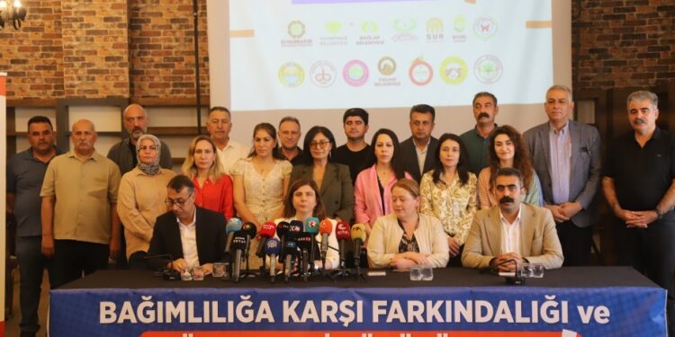Amed ilçelerinde bağımlılıkla mücadele ağı kuruldu