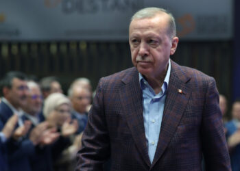 AK Parti'den Çeyrek Asır Videosuyla Yeni Şarkı: 'Efsane Büyük Başkan'