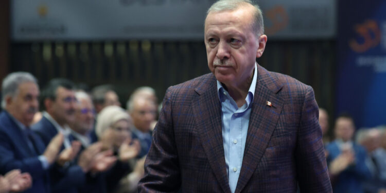 AK Parti'den Çeyrek Asır Videosuyla Yeni Şarkı: 'Efsane Büyük Başkan'