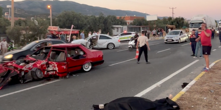 Balıkesir'de Feci Kaza: 2 Ölü, 3 Ağır Yaralı