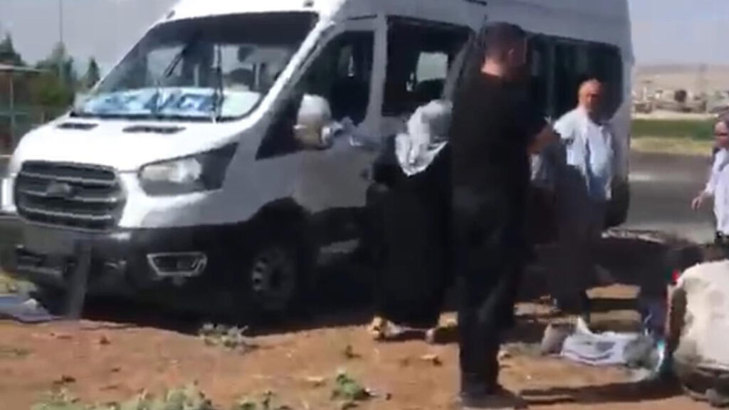 Batman'da Yolcu Minibüsü ile Para Yüklü Araç Kazaya Karıştı: 15 Yaralı