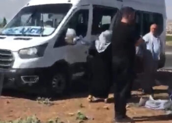 Batman'da Yolcu Minibüsü ile Para Yüklü Araç Kazaya Karıştı: 15 Yaralı