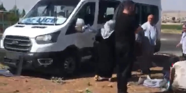 Batman'da Yolcu Minibüsü ile Para Yüklü Araç Kazaya Karıştı: 15 Yaralı