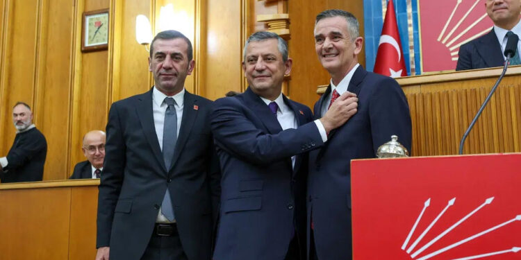 CHP Sakarya Milletvekili Ümit Dikbayır Partiden İstifa Etti