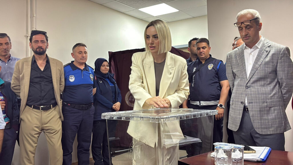 CHP'li Belediye AK Parti'ye Geçti! Seçim Sonrası Tansiyon Yükseldi