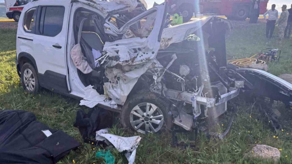 Erzurum'da Can Pazarı: Takla Atan Araçta Üç Ölü, Dört Yaralı
