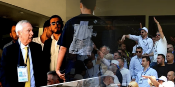 Fenerbahçe Kongresinde Gergin Anlar: Ortalık Karıştı, Kurula Ara Verildi