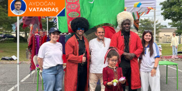 Festival meydanından küresel sahneye: Diaspora ve kimlik