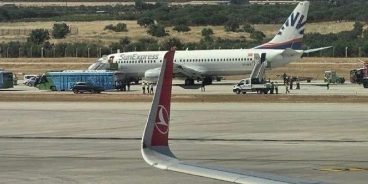 Gaziantep'e Korku Dolu Anlar! Yolcu Uçağının Lastiği Patladı