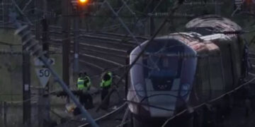 İngiltere’deki İki Yolcu Treni Çarpıştı! Ölü ve Yararlılar Var
