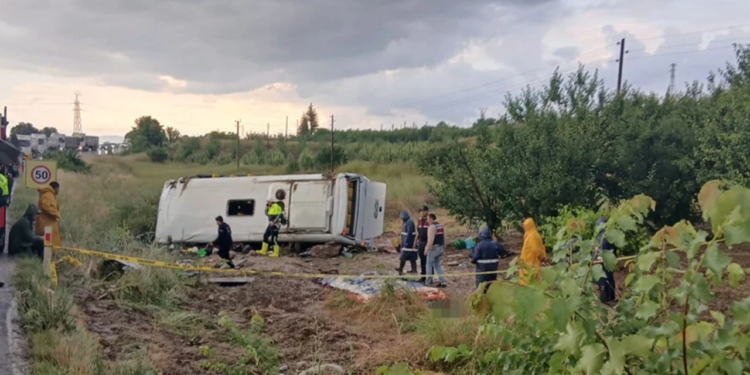 Isparta’da Feci Kaza: Tur Minibüsü Şarampole Uçtu, Çok Sayıda Ölü ve Yaralı